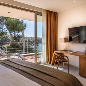 Cikat Bay Suite with Balcony and Sea View