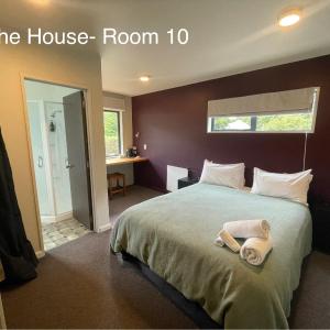 Standard Queen Room