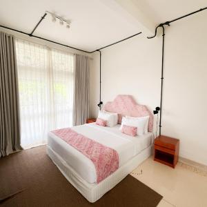 One-Bedroom Apartment with Sea View