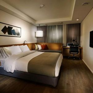 Standard Room with One Double Bed and One Single Bed