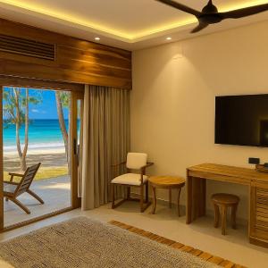 Deluxe, King or Twin Bed, Front Ocean View