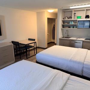 Efficiency Room with Two Double Beds - Non-Smoking