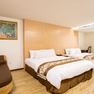 Deluxe Family Room- No Window 