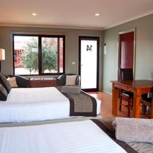 Deluxe Queen Room with Two Queen Beds