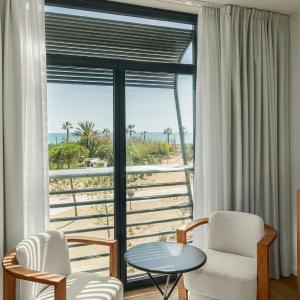 Standard King Room with Sea View