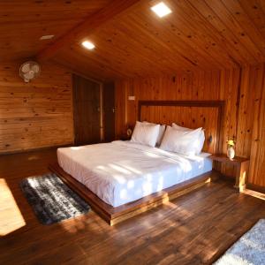 Two-Bedroom Apartment with Balcony