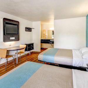 Queen Room with Two Queen Beds - Disability Access - Non-Smoking