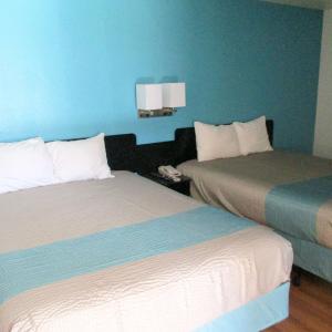Deluxe Queen Room with Two Queen Beds - Non-Smoking