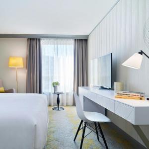 Deluxe Queen Room