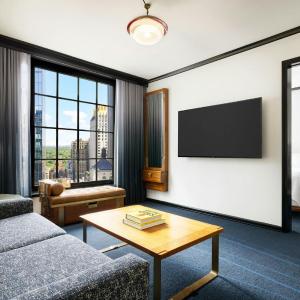 One-Bedroom Park Suite with King Bed and Sofa Bed