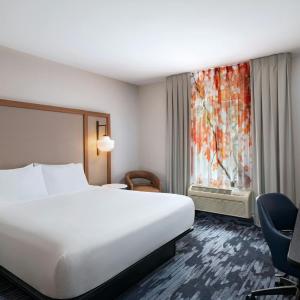King Room with Transfer Shower - Mobility Access/Hearing Accessible