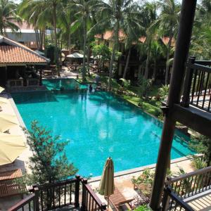 Deluxe Pool View - Hill Side