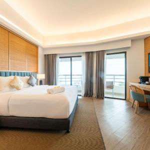 Executive Sea-Facing Suite