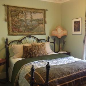 Queen Room with Shared Bathroom #3