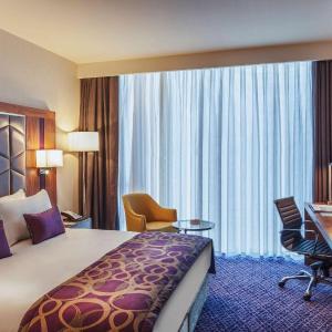 Panoramic Corner Room