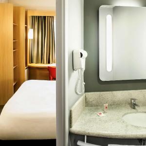 Standard Apartment with Twin Beds