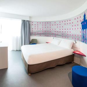 Standard Room with One Double Bed and Two Single Beds