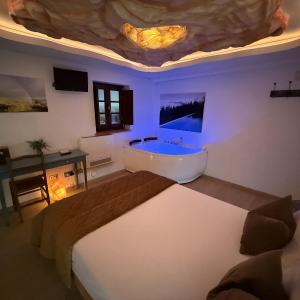 King Room with Spa Bath