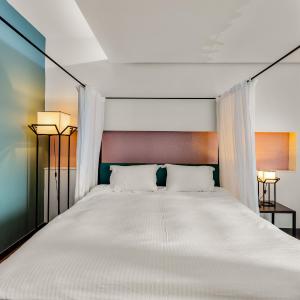 Standard Room with Port View