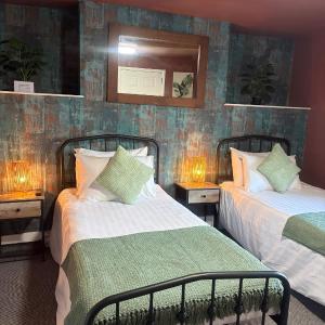 Twin Room with Private Bathroom