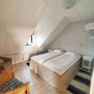 Double or Twin Room with Shared Bathroom