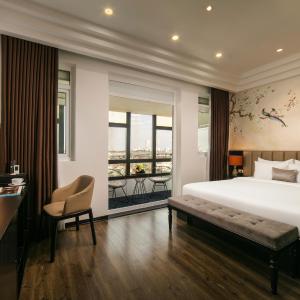 Junior Suite with Balcony