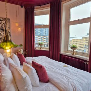 Superior King Room with City View - Non-Smoking