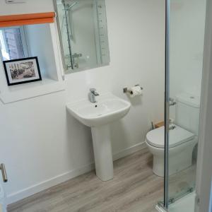 Single Room with Shared Bathroom