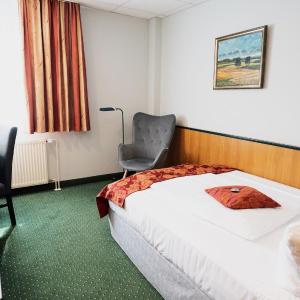 Classic Single Room with Queensize Bed