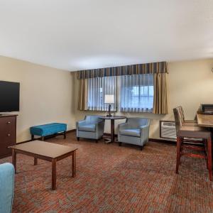 King Suite with Wet Bar - Non-Smoking