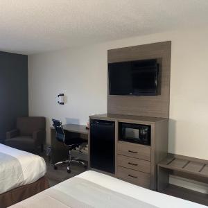 Quadruple Room with Two Queen Beds - Non Smoking