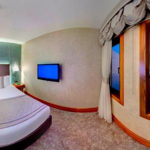 Double Room with Balcony and Sea View
