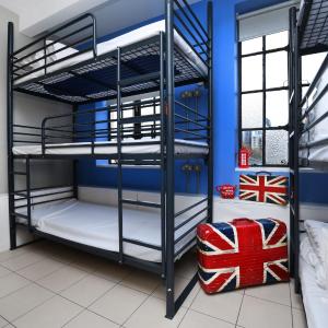 Bed in 6 Mixed Room with Shared Bathroom