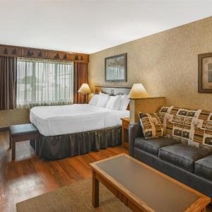 King Room with Roll-In Shower - Disability Access/First Floor/Non-Smoking