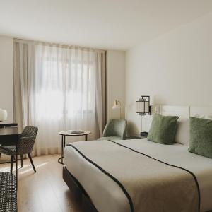 Urban room with extra bed