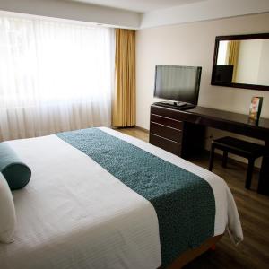 Standard King Room - Non-Smoking 