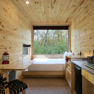 Queen Cabin