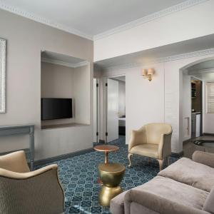 2 Bedroom Executive Suite, 1 King &amp; 1 King