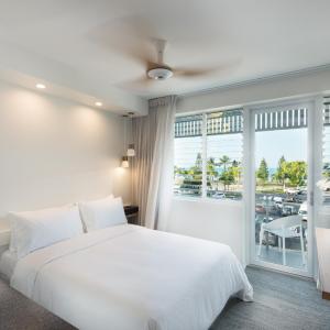 Designer Queen Room - Water Aspect