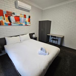 Deluxe One-Bedroom Apartment