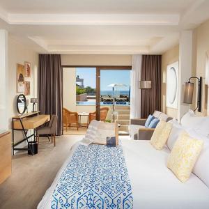 Gold Level Room with Swim Up (2 Adults)