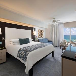 Superior OceanFront 1 King Bed and Sofabed