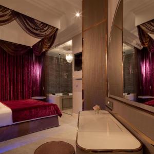 Deluxe Room - Precious with Jacuzzi
