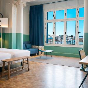 Deluxe Double or Twin Room with City View