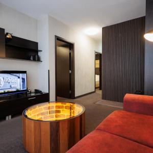 Two-Bedroom Apartment (4 Adults + 1 Child)