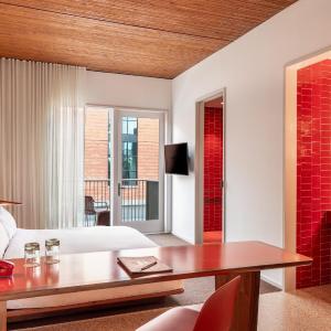King Room with Roll-In Shower - Disability Access