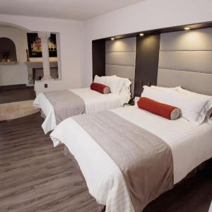 Deluxe Queen Room with Two Queen Beds