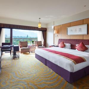 Deluxe Double Room with Mountain View
