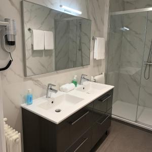 Comfort Queen Room with Sofa Bed - Garden Side/Non-Smoking