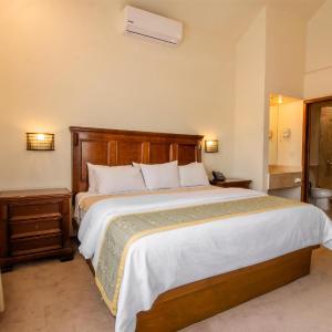 King Suite with Sofa - Non-Smoking